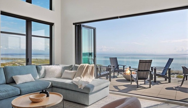 Beachfront Luxury Suite at THE BEACH HOUSE