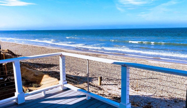 Beachfront on Nantasket - Renovated Cottage