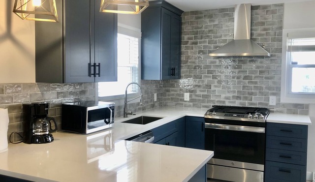Beachwood Cottage - New remodel walk or bike to Lake MI!