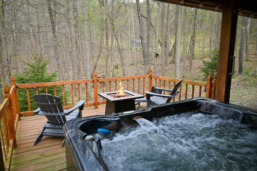 Beary Cozy Luxury Couples Retreat in Hocking Hills