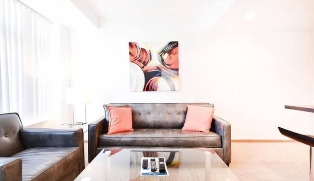 Beautiful 1BR | Desk & WiFi | Full Kitchen | Washer/Dryer | Cambridge
