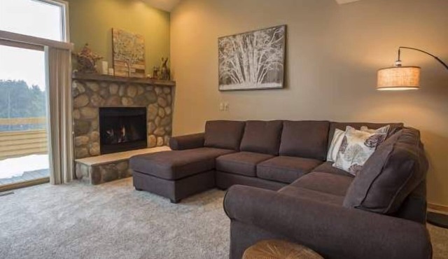 Beautiful 2 Bedroom Loft, 2 Bath Condo at Trout Creek #56. Close to Skiing, Golf, Beaches, Biking