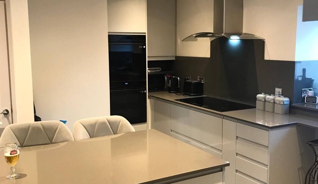 BEAUTIFUL 2 BEDROOM APARTMENT CORBRIDGE
