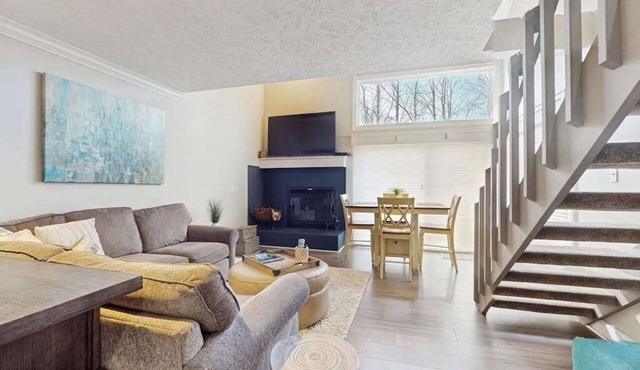Beautiful 2B/2B Harbor Springs Condo Just 6 Mi to Lake Michigan!