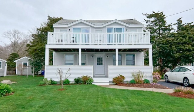 Beautiful 3 bedroom house by the ocean