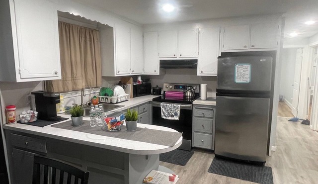 Beautiful 3-bedroom Only Minutes from West Hart, XL Center, Westfarms and More!