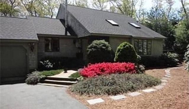 Beautiful 3br Cape, Access To Bike Path & Pond, Large Deck, Quiet Street