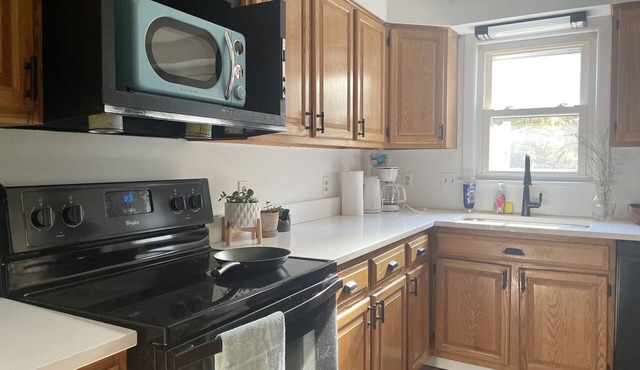 Beautiful 3BR Home with Office in Town of Brunswick with King beds