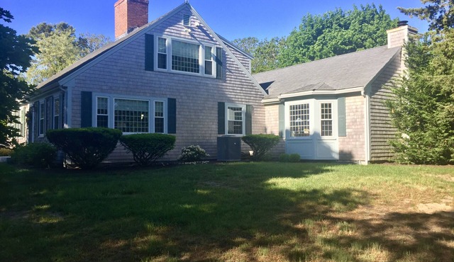 Beautiful 4 Bedroom Home with Central A/C near Sea Street Beach