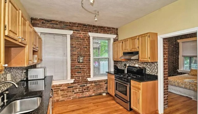 Beautiful 4BD/2BA Gem! Near airport, city, subway.