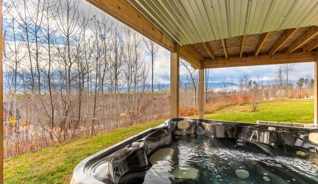 Beautiful Chalet w/Mtn Views Hot Tub Sleeps 12