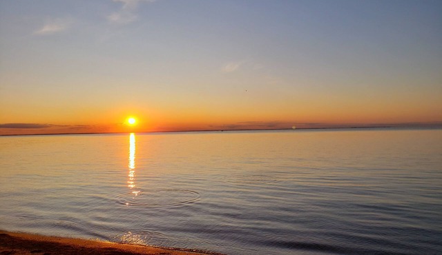 Beautiful Condo on the shore of Green Bay! Short drive to Green Bay & Door Co.