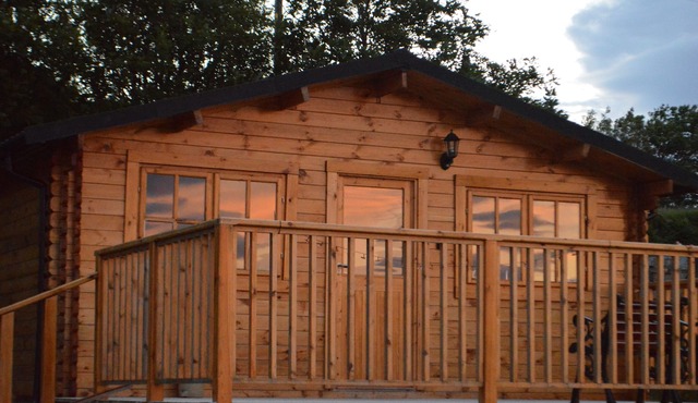 Beautiful Cosy Log Cabin up on the hill