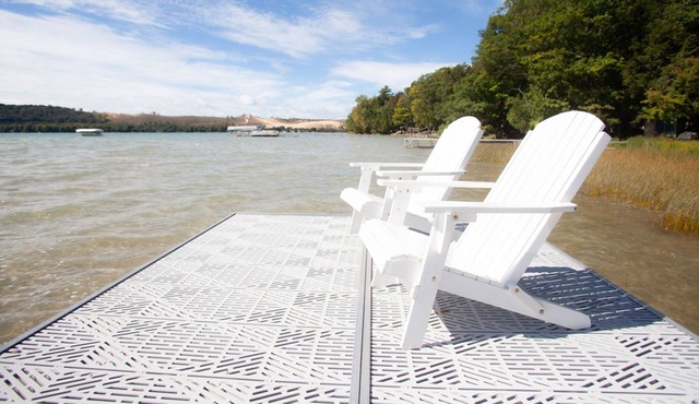 Beautiful Cottage on Little Glen Lake with Sleeping Bear Views!