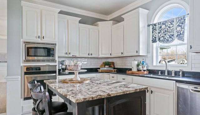 Beautiful Estate boasting 5 bedrooms with views of horses and countryside!