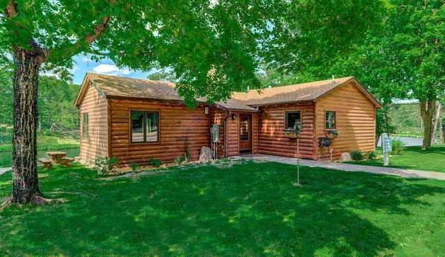 Beautiful Family Cabin with Cozy Interior and Exterior in Saint Croix Falls, Wisconsin