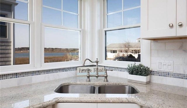 Beautiful Family Beach House, just a few short steps to Wells Beach!
