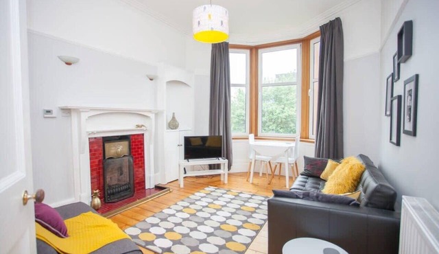 Beautiful Flat in Great West end Location
