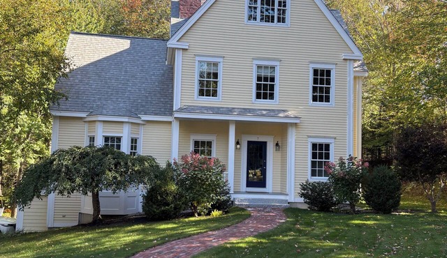 Beautiful home in desirable Riverlocks neighborhood, walkable to Kennebunkport