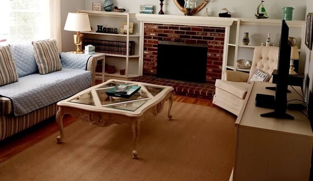 BEAUTIFUL HOME & PROPERTY CONVENIENT TO NANTUCKET SOUND AND CAPE COD BAY BEACHES