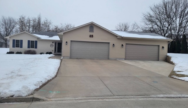 Beautiful house located 5 minutes drive to EAA AIRVENTUE