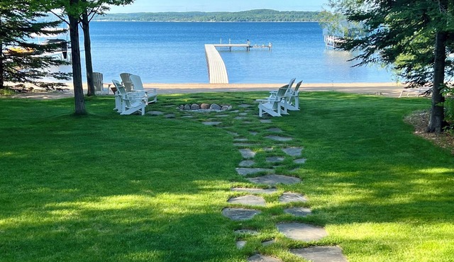 Beautiful Lake Charlevoix Sandy Beach- Best North Shore Location