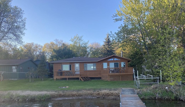 Beautiful lake getaway just steps from the water