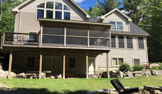 Beautiful lake house for 12-14 Holden, miles of hiking and biking trails!