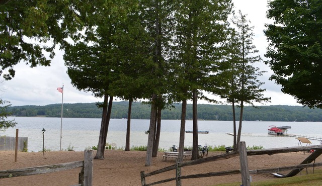 Beautiful Lakefront Cottage on Intermediate Lake