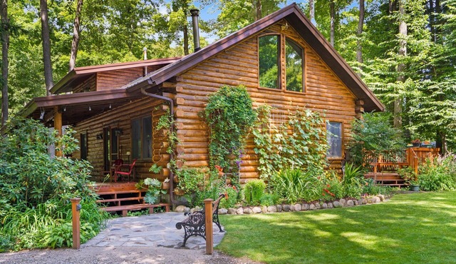 Beautiful Log Cabin | Wooded | Lake Access | Interlochen Arts Academy
