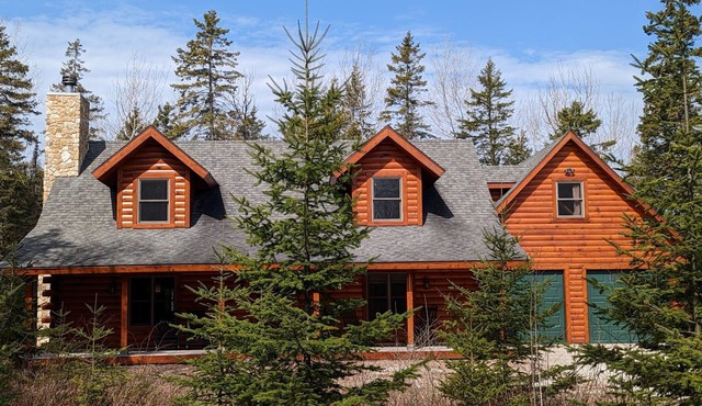 Beautiful Log Home on 5 acres private beach-steps down the road!