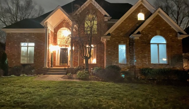 Beautiful Louisville home for executives, families or friends 5300sf