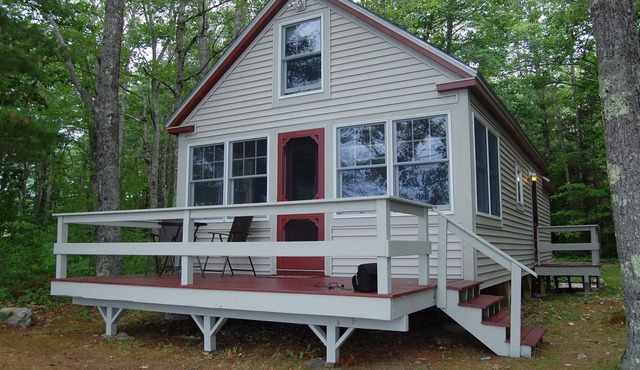 Beautiful Newly Renovated Cottage on Water's Edge of Lake Pemaquid