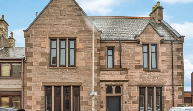 Beautiful One Bedroom Apartment with additional Sofa Bed, Arbroath centre.