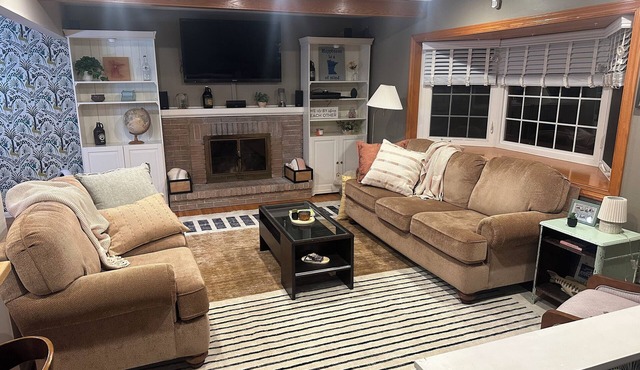 Beautiful, peaceful and oh so comfortable Twin City oasis