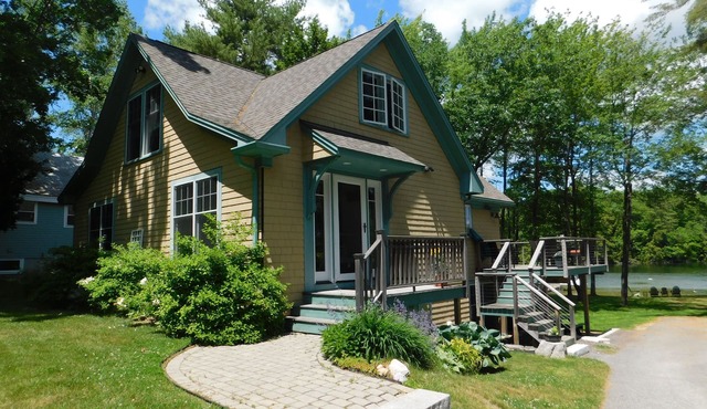 Beautiful pet-friendly waterfront home with sandy beach on Sebago Lake Basin!