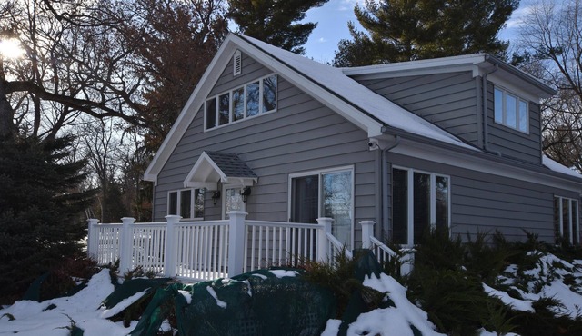 Beautiful/Private Carriage House with Lake Access