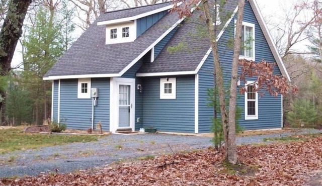 BEAUTIFUL RECENTLY CONSTRUCTED COTTAGE CLOSE TO BIG STAR! WE HAVE INTERNET!