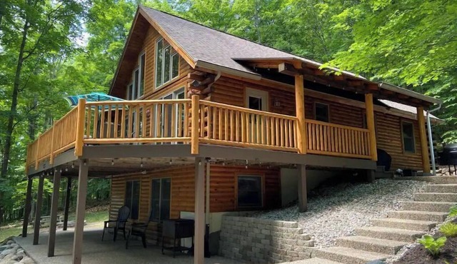 Beautiful up north cabin. Hot tub, close to skiing, lakes, and golf courses.