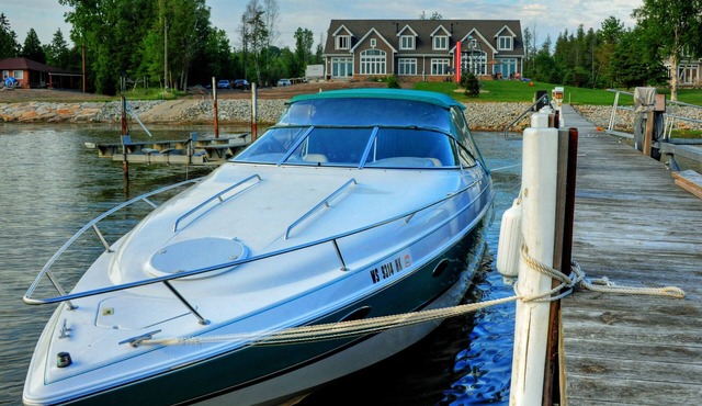 Beautiful Waterfront Home With Swimming Pond - North Unit