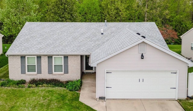 Beautiful wooded scenery , king suite , private fully fenced , pet friendly
