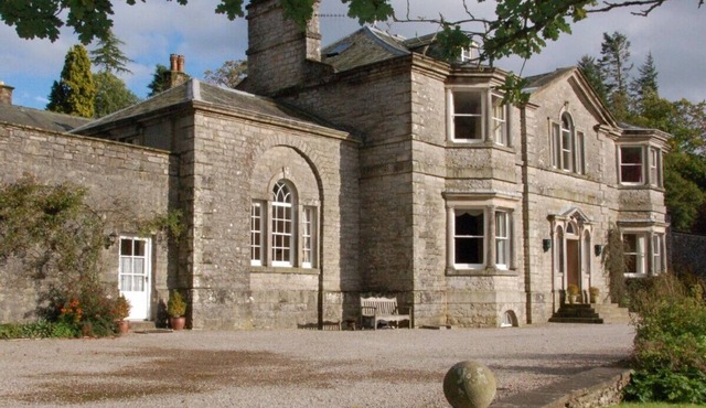 Beautifully appointed cottage in extensive grounds