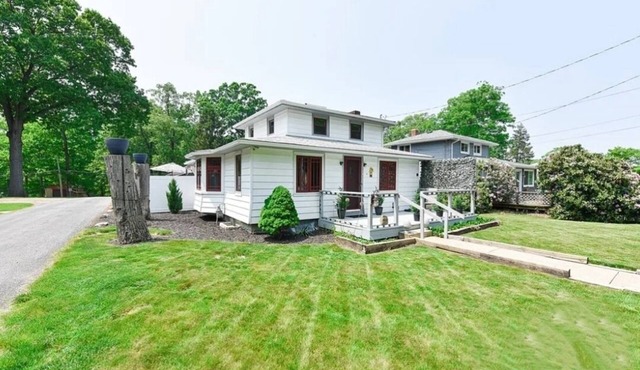 Beautifully furnished cottage in Portage Lakes