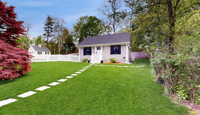 Beautifully remodeled cottage near the beach with central AC, gas grill & lawn
