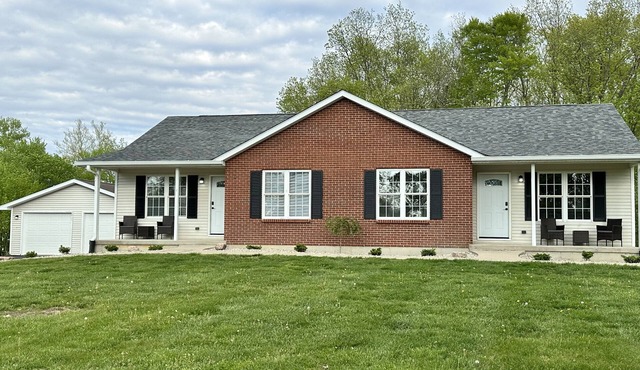 Beautifully remodeled duplex near the ark encounter. This listing is for 1 side.