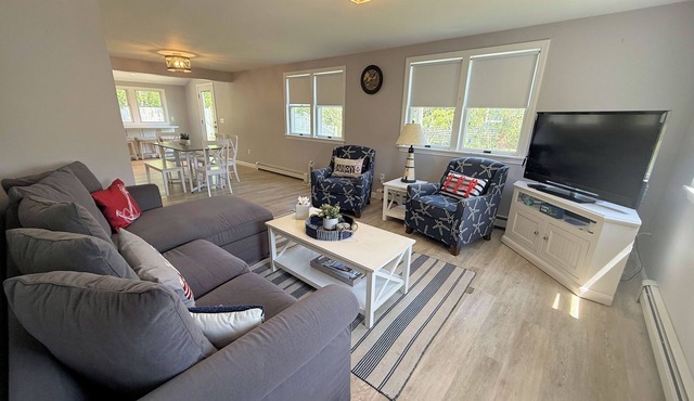 Beautifully Renovated Home 1/2 Mile from Campground Beach