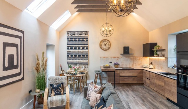 Beautifully restored stables with hot tub