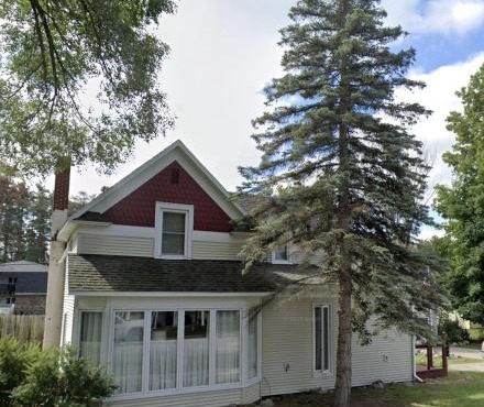 Bellaire - Lakes - Golf - Ski - Walk to Downtown!