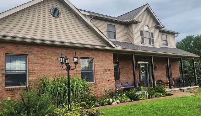 Berlin Hilltop Haven – Amish Country retreat with pickleball & family fun!