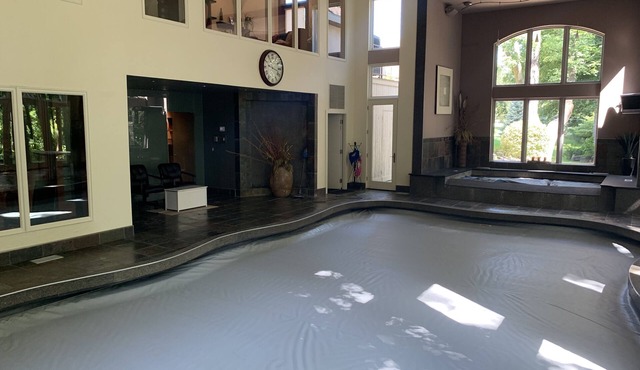 Best House in Wisconsin! Live like a STAR! VRBO Luxury! Huge Bar & Movie Theater